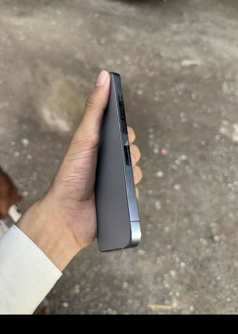 Apple iPhone 13 Pro Max 4