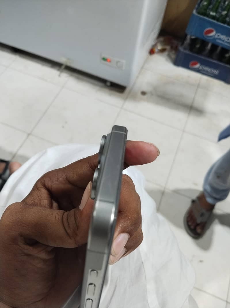 Apple iPhone 15 Pro Max 5