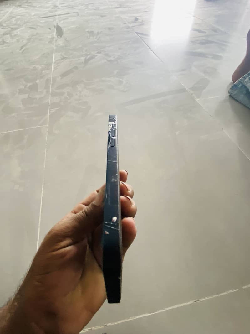Apple iPhone 14 4