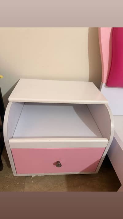 Beautiful pink girl’s Bedroom Set available for sale