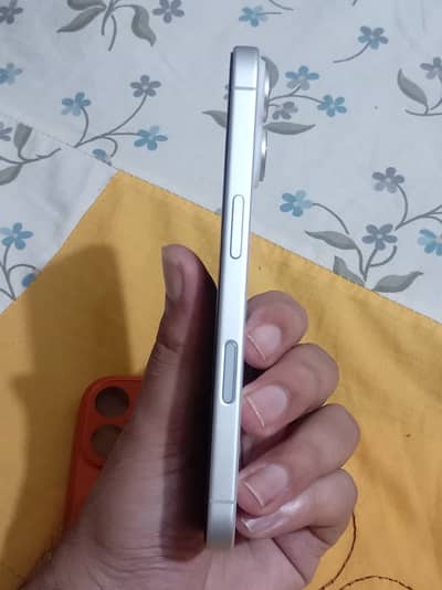 Apple iPhone 16