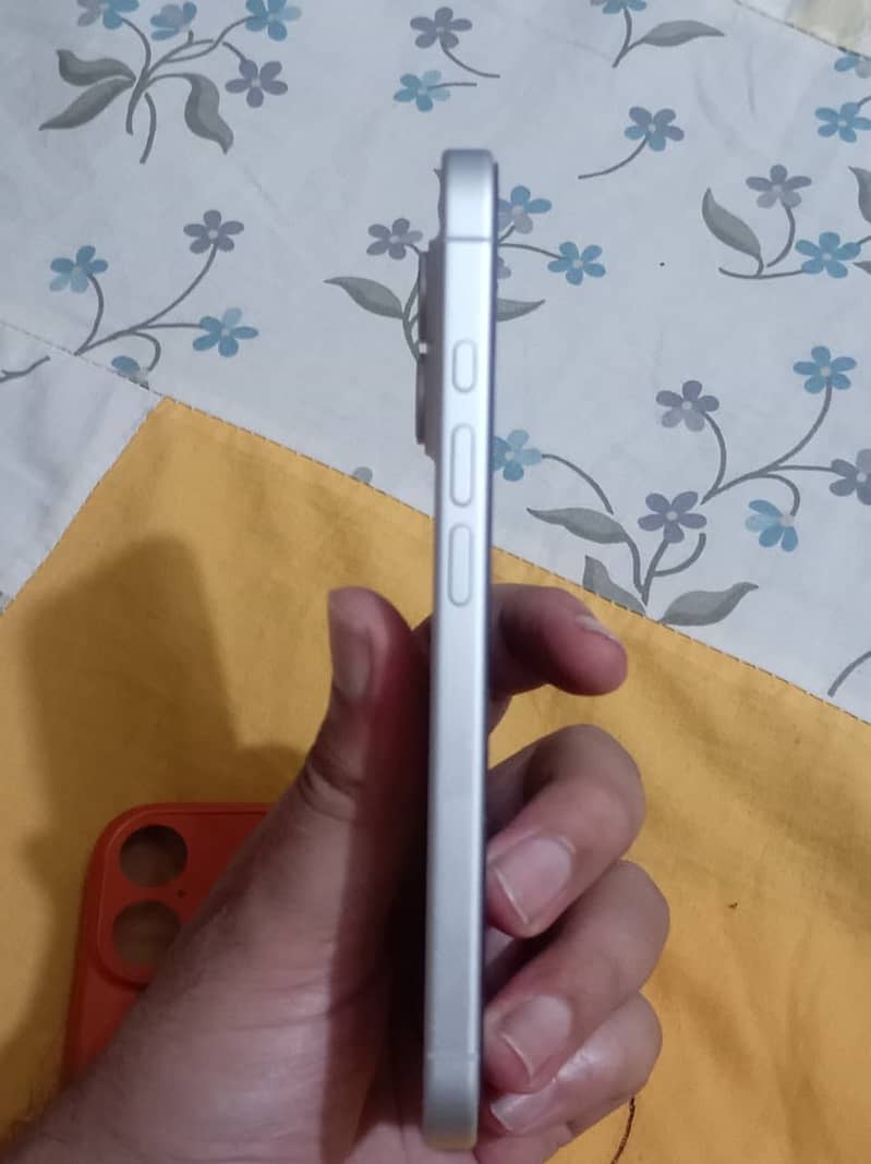 Apple iPhone 16 1