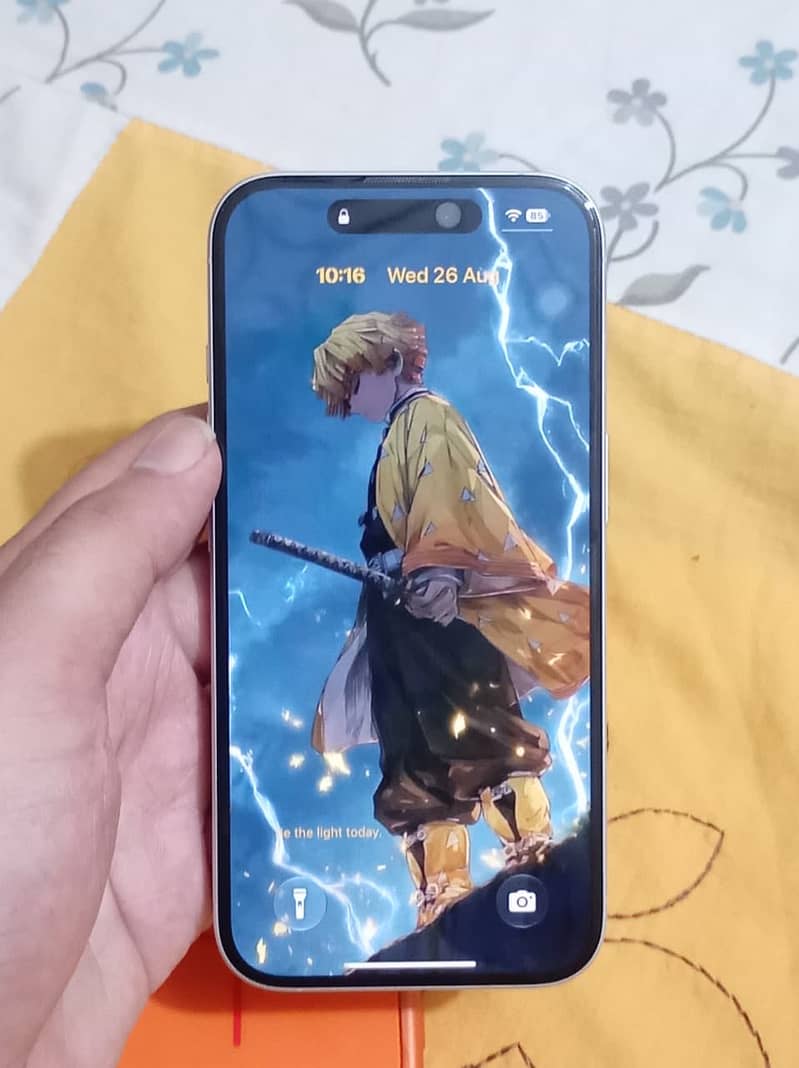 Apple iPhone 16 7