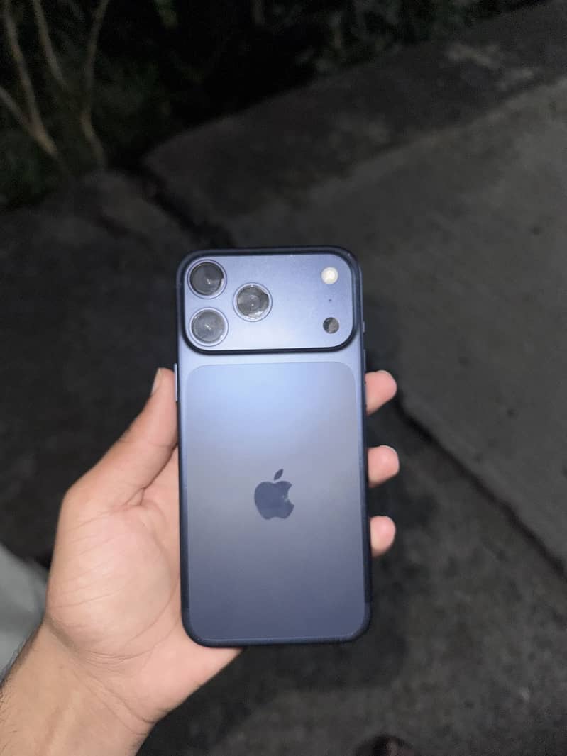 Apple iPhone 17 Pro Max 2