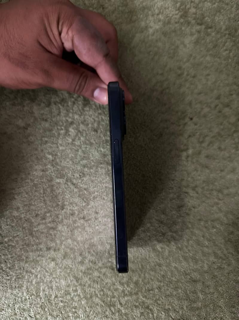 Apple iPhone 15 Pro 3