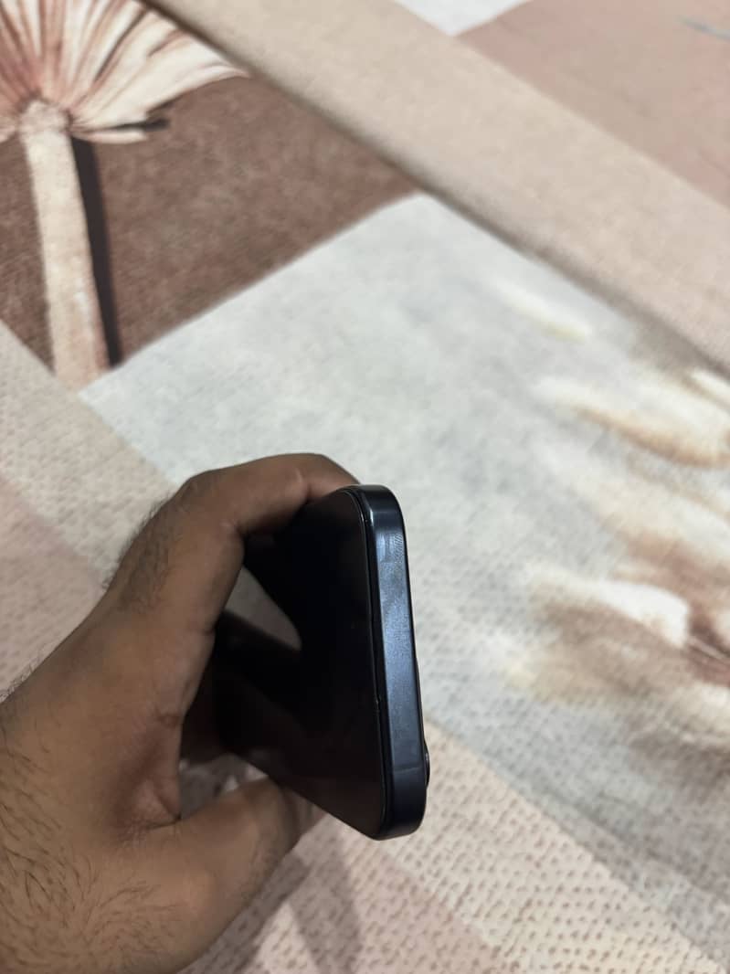 Apple iPhone 15 Pro 4
