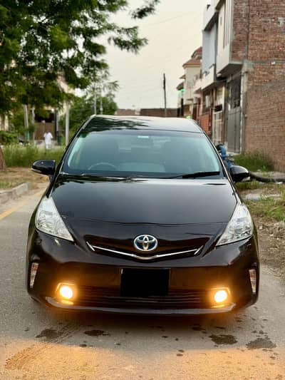 Toyota Prius Alpha 2014