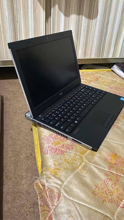 Dell 3rd generation laptop 8gb ram 320gb rom 3hr battery camera