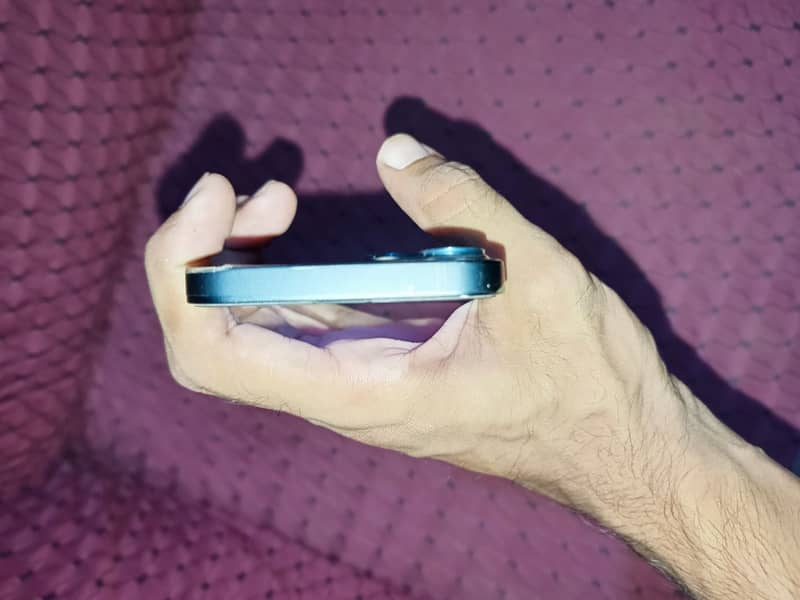 Apple iPhone 13 4