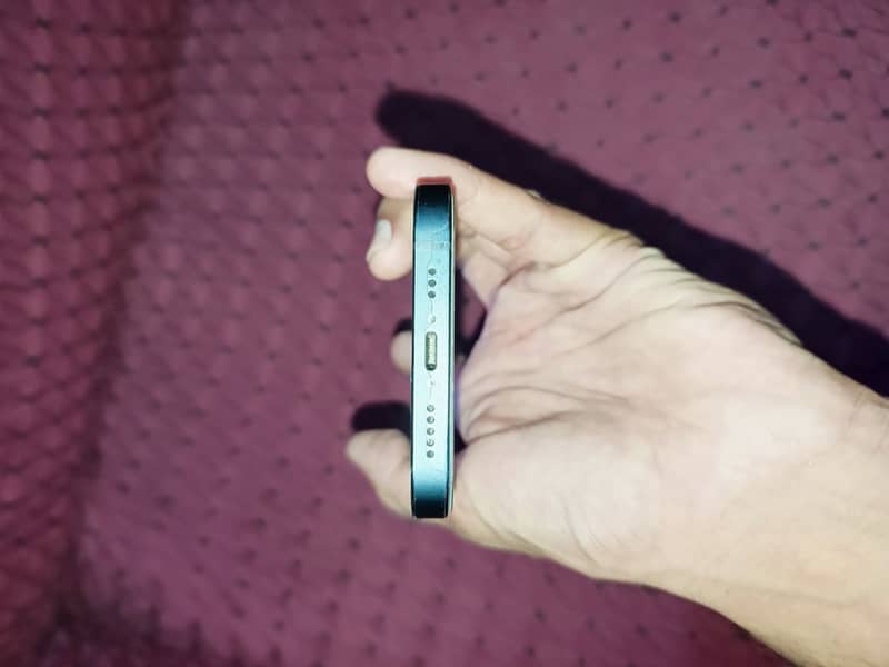 Apple iPhone 13 5