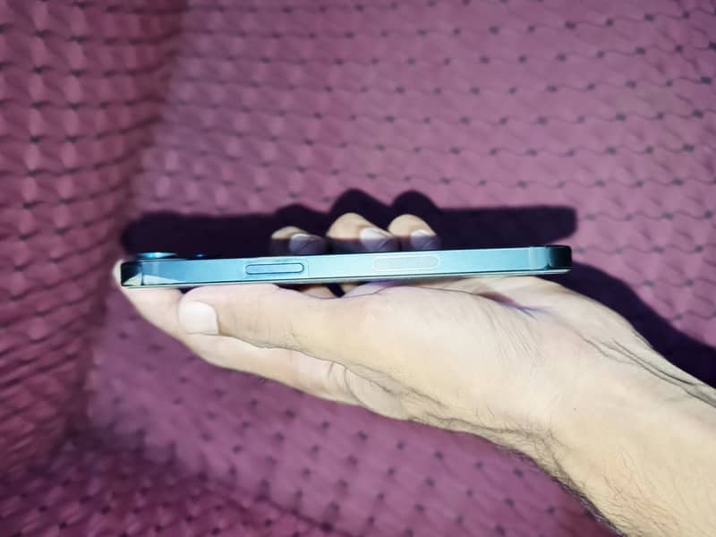 Apple iPhone 13 6