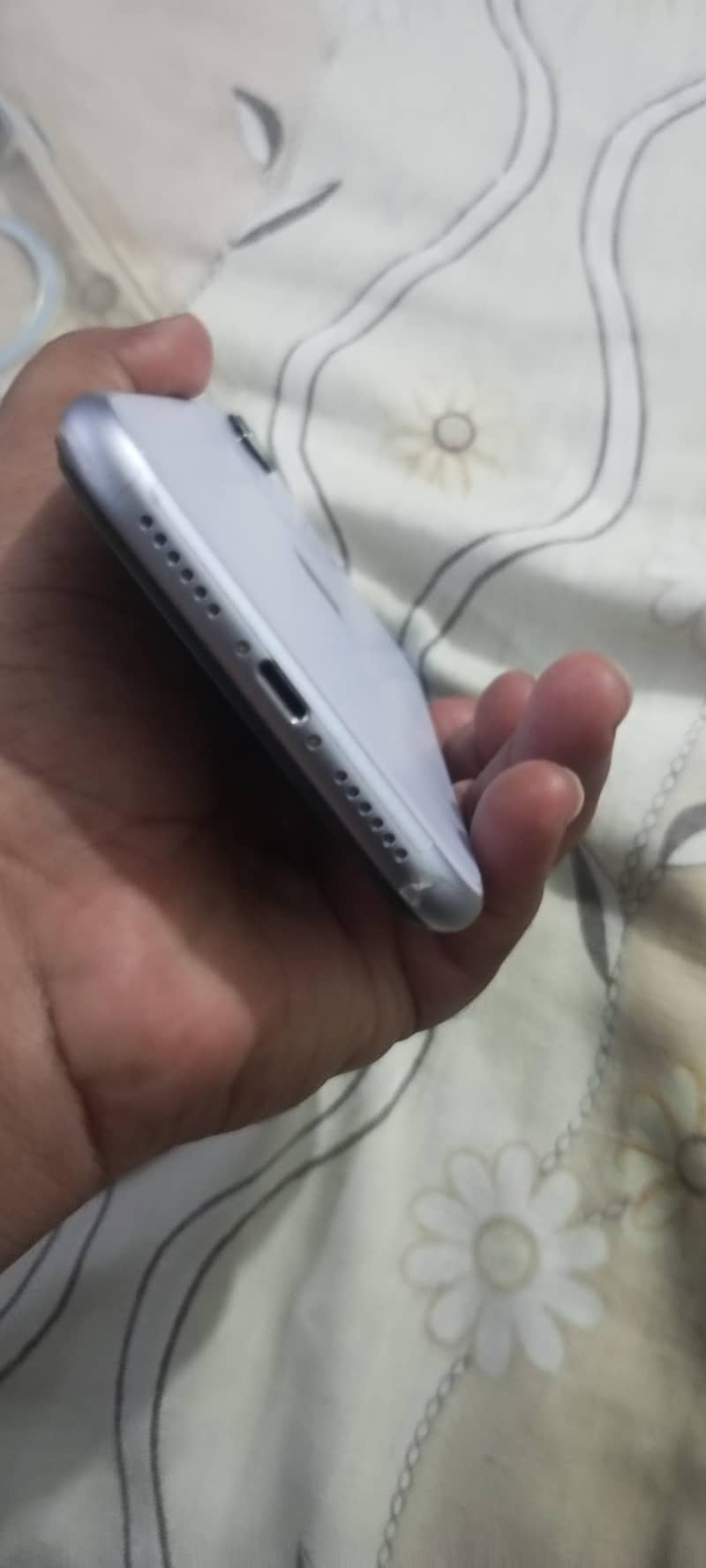 Apple iPhone 11 4