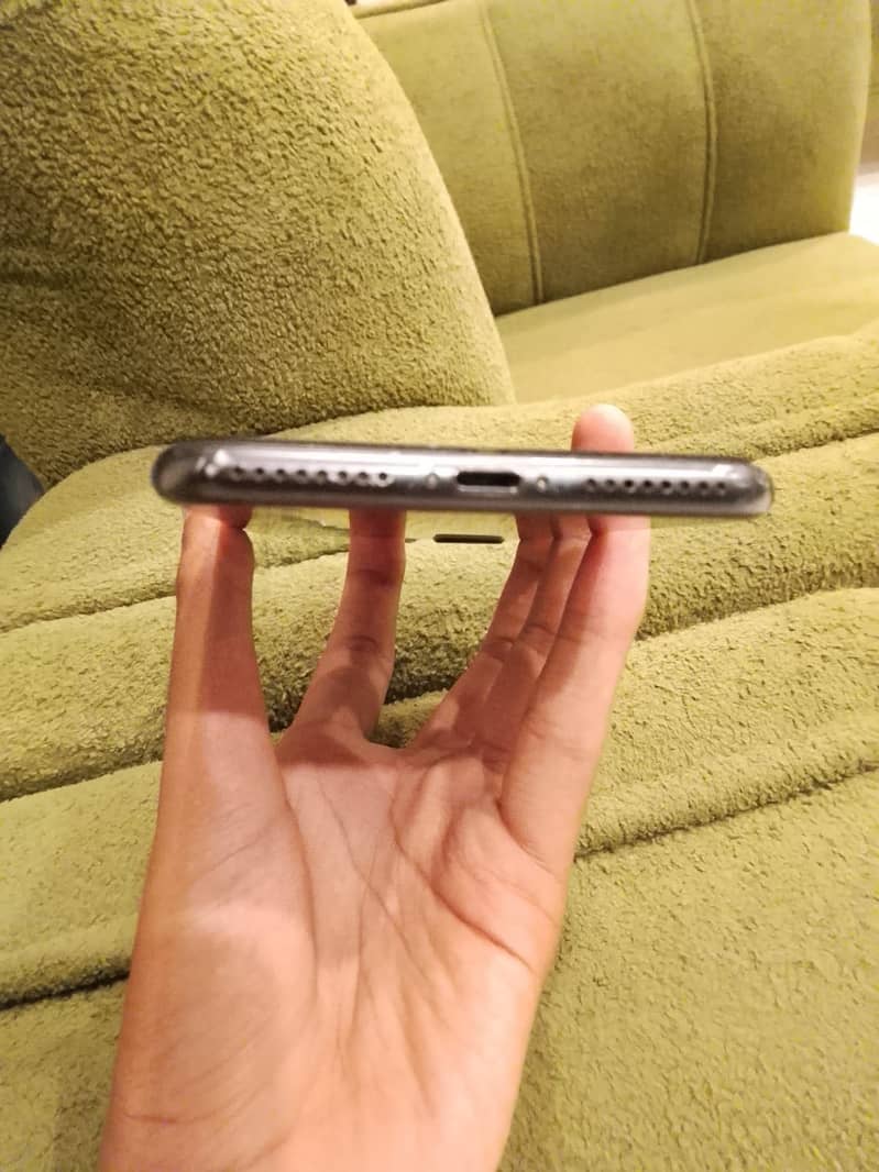 Apple iPhone 7 Plus 2