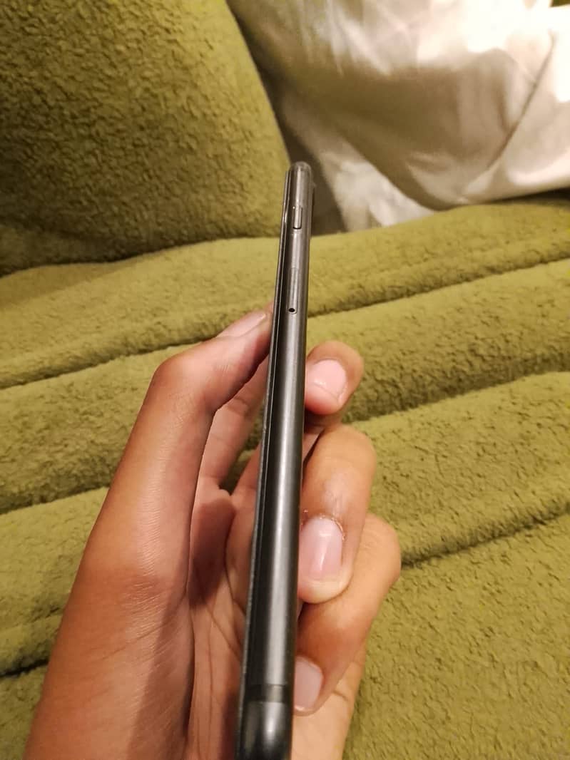 Apple iPhone 7 Plus 5