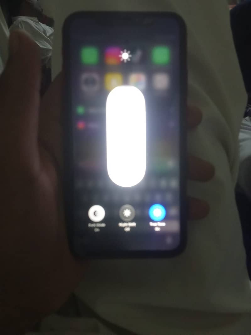 Apple iPhone 11 4