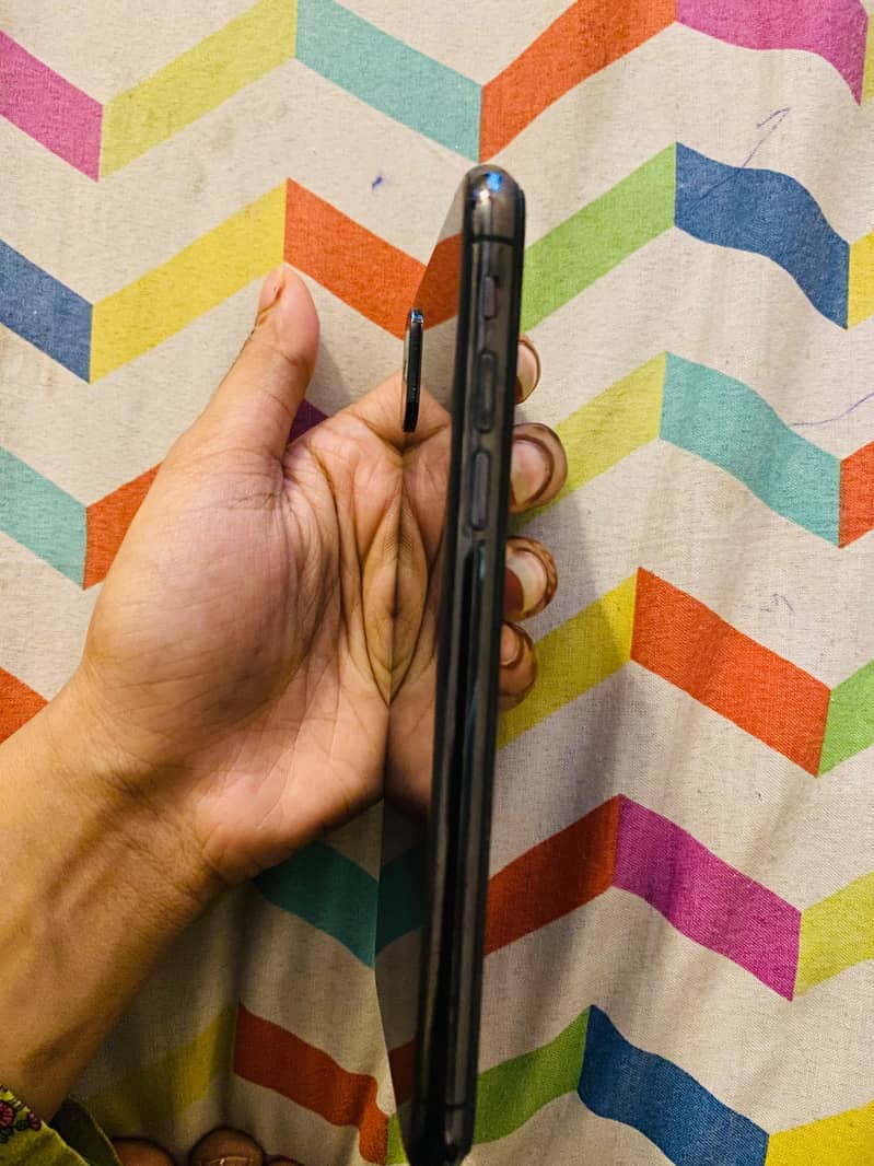 Apple iPhone X 3