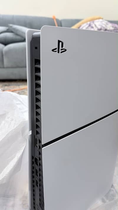 PS5 Slim 1TB Dics edition UK Model Like New