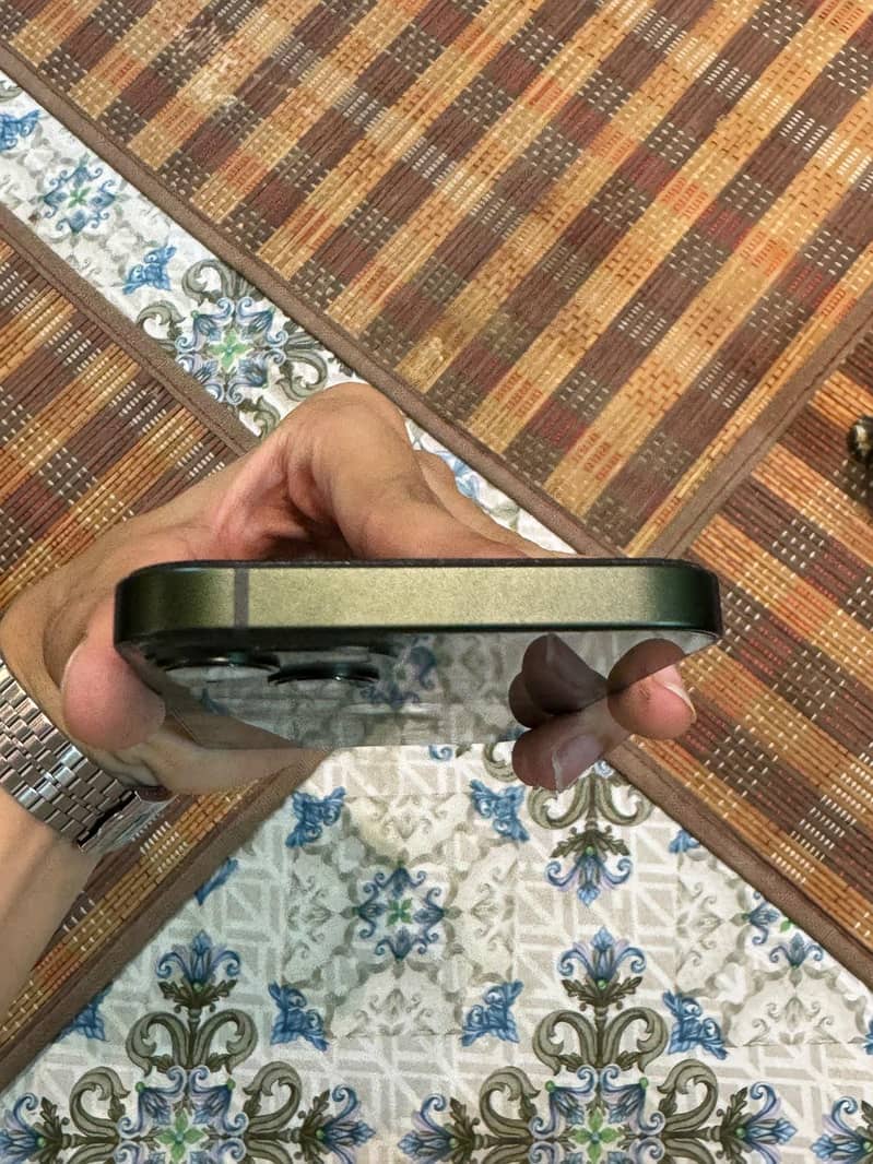 Apple iPhone 13 2
