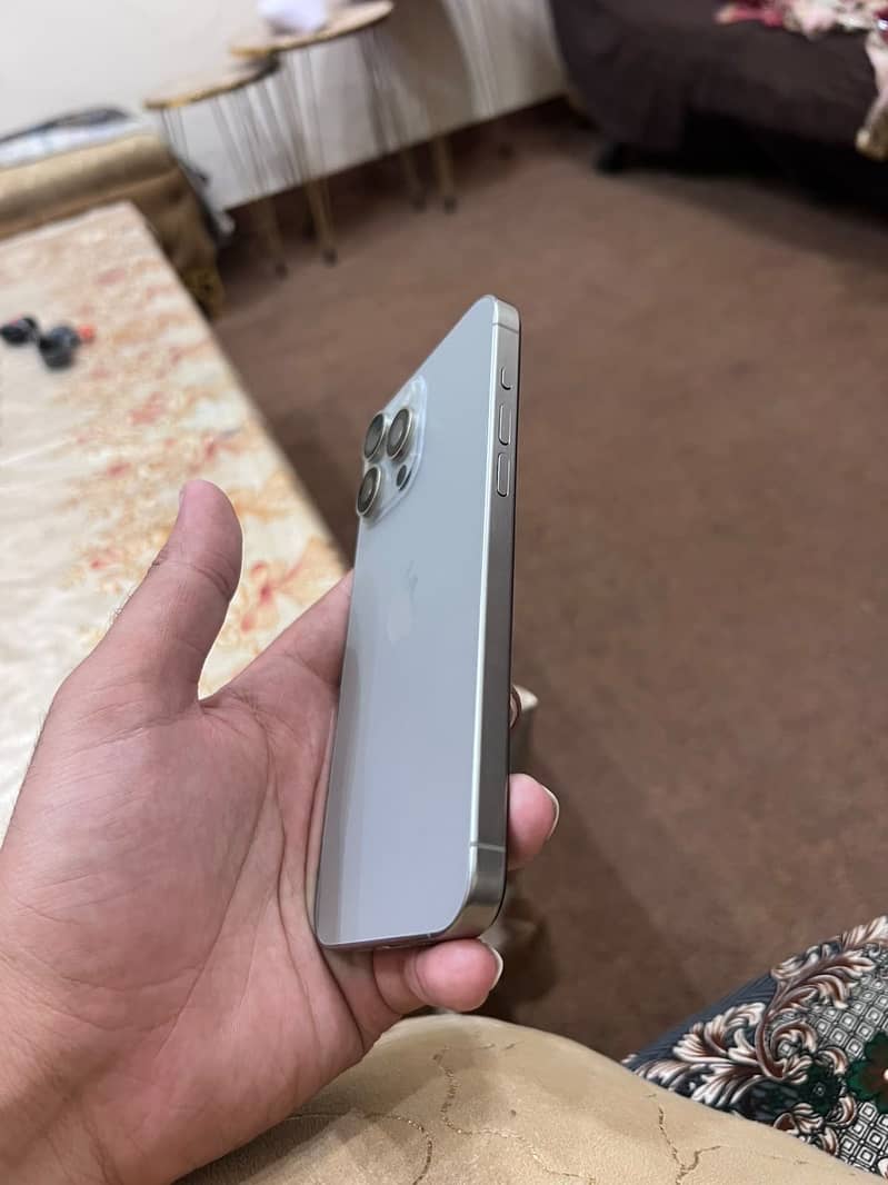 Apple iPhone 15 Pro Max 1