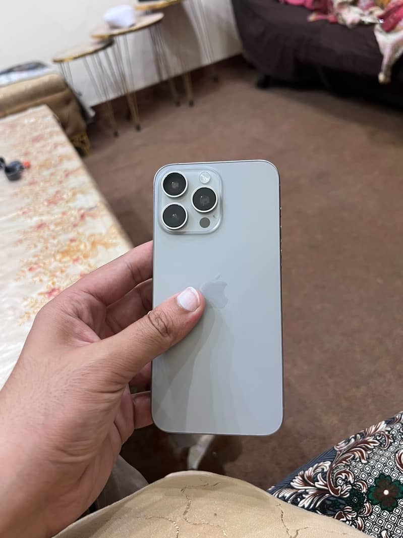 Apple iPhone 15 Pro Max 3