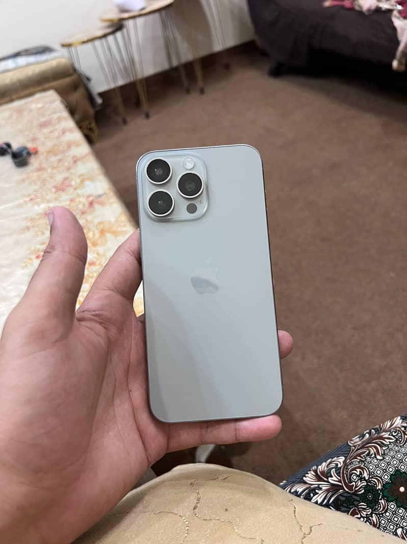 Apple iPhone 15 Pro Max 4