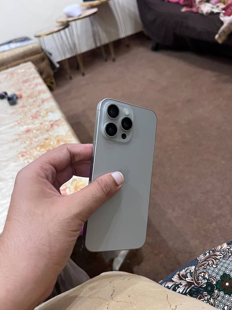 Apple iPhone 15 Pro Max 5