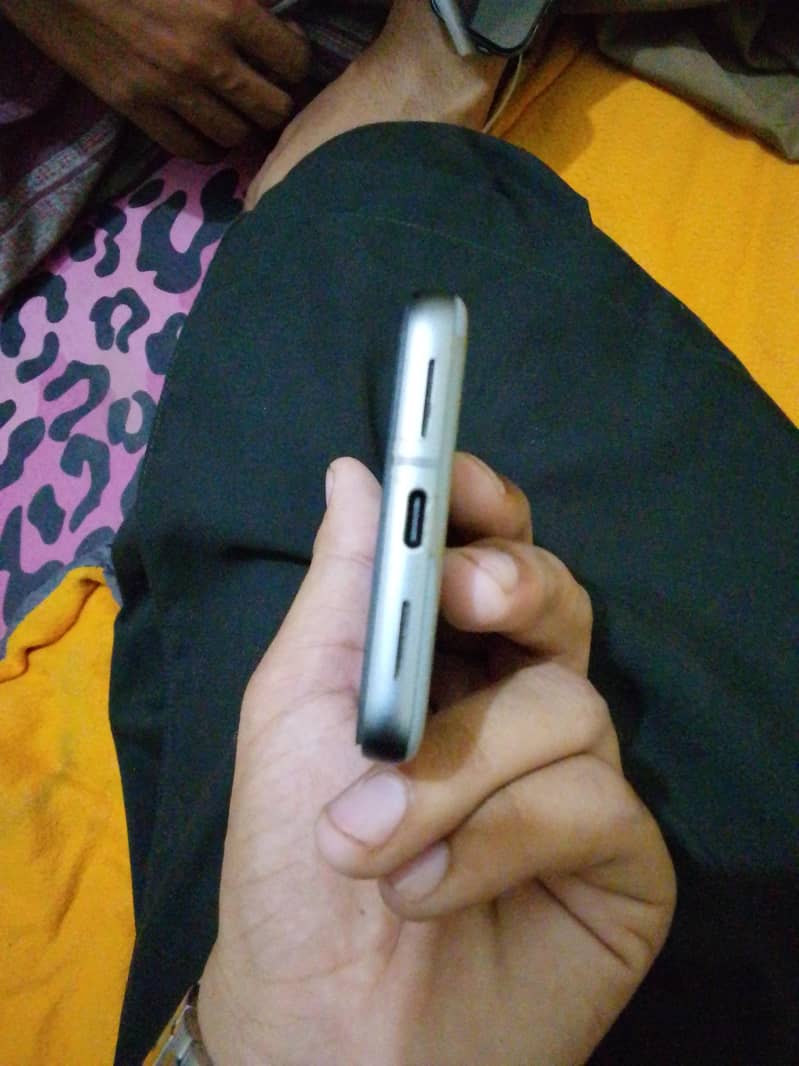 Google Pixel 8 4