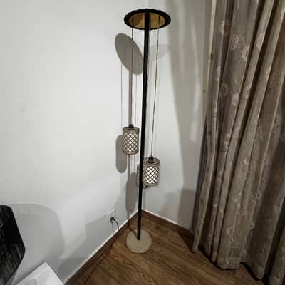 Stylish 3-Light Hanging Shade Standing Floor Lamp (Mint Condition)