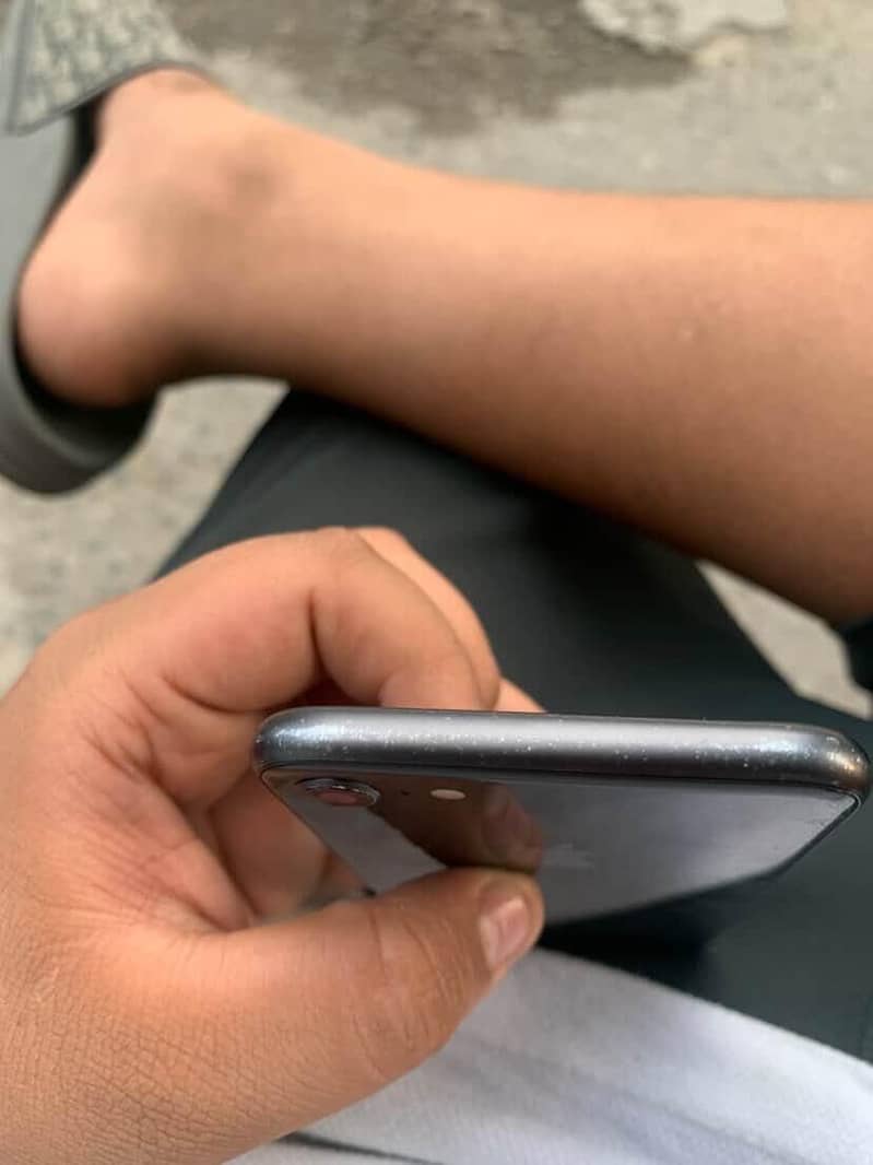 Apple iPhone 8 1