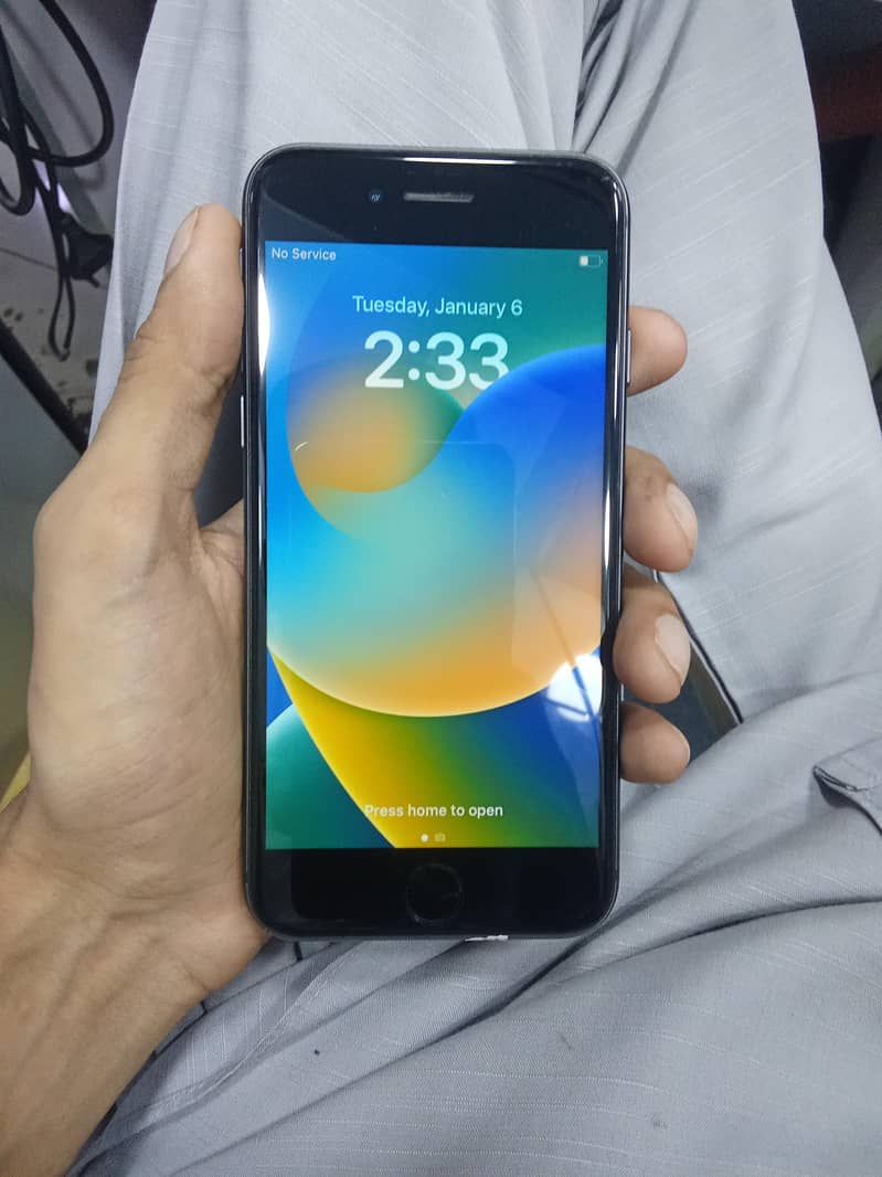 Apple iPhone 8 1