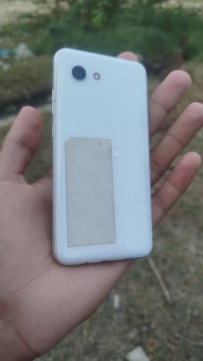 Sharp Aquos R2 compact