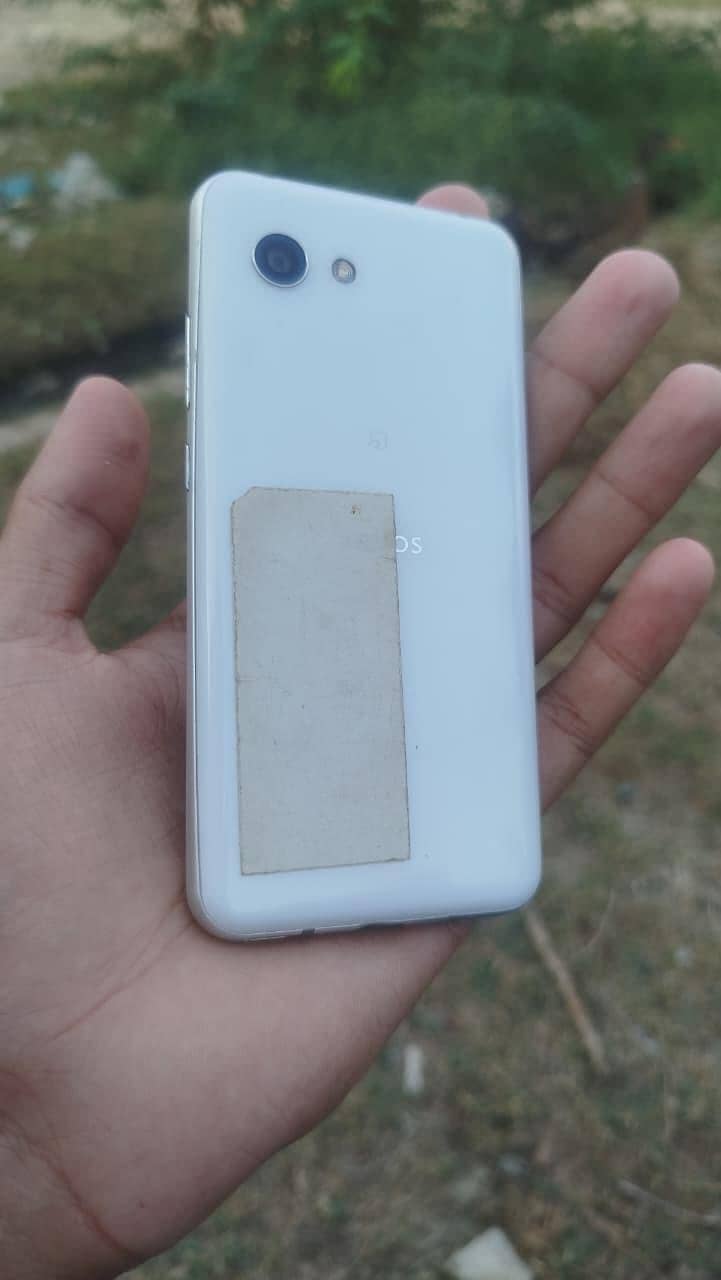 Sharp Aquos R2 compact 0