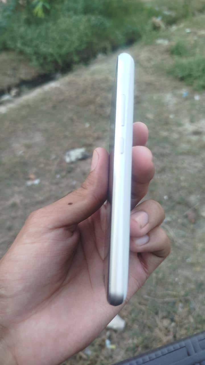 Sharp Aquos R2 compact 2