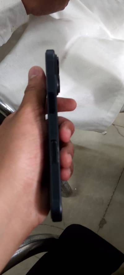 Apple iPhone 16