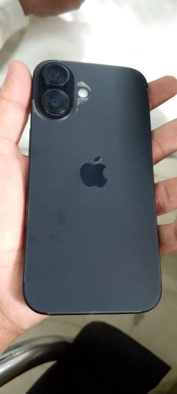 Apple iPhone 16 1
