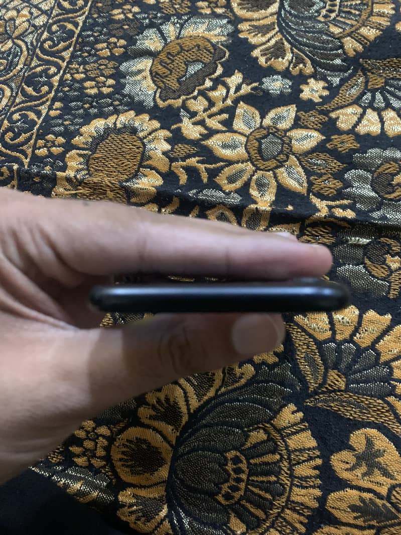 Apple iPhone 7 3