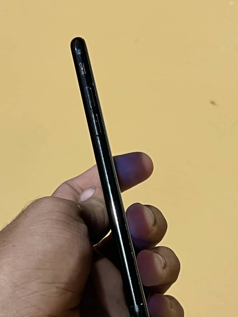 Apple iPhone 7 0