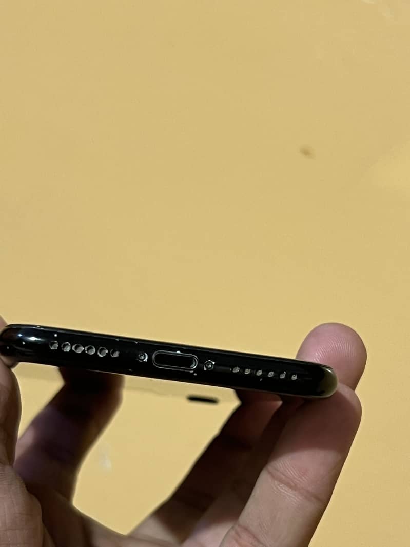 Apple iPhone 7 2