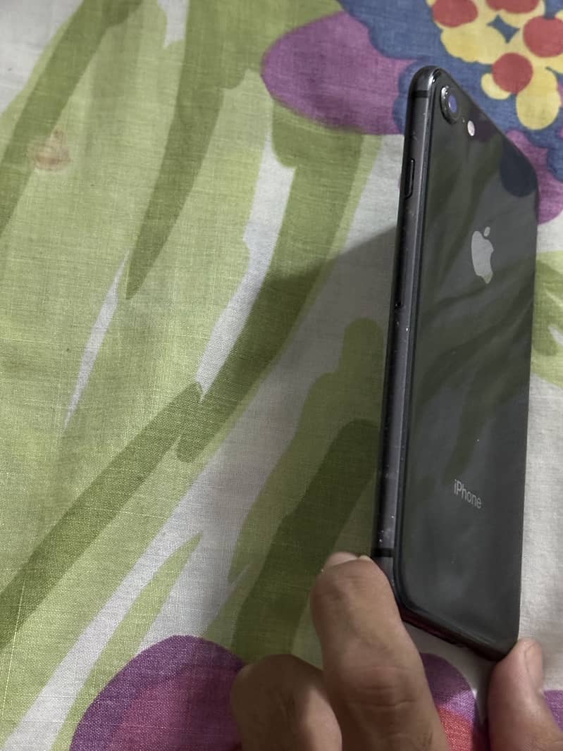 Apple iPhone 8 1