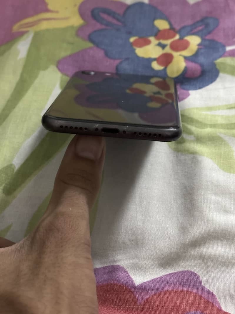Apple iPhone 8 3