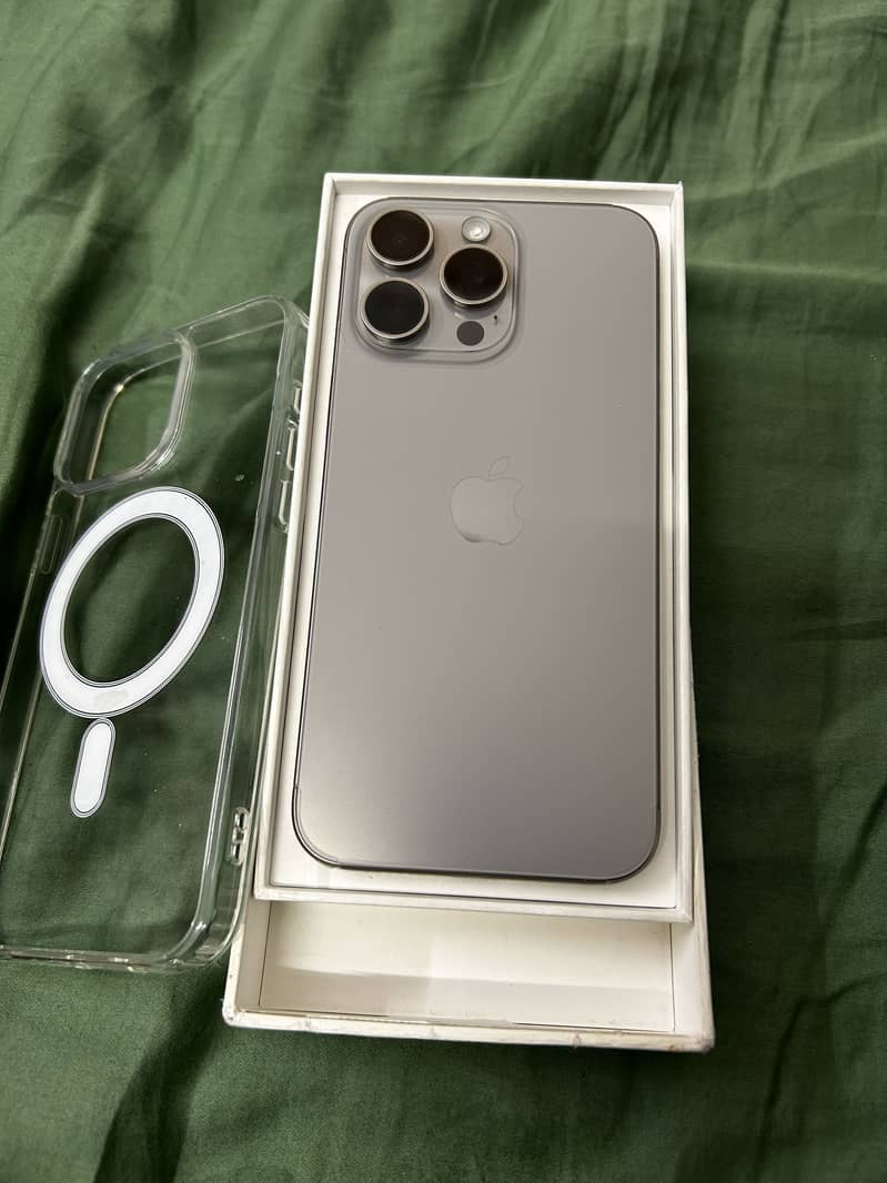 Apple iPhone 15 Pro Max 0