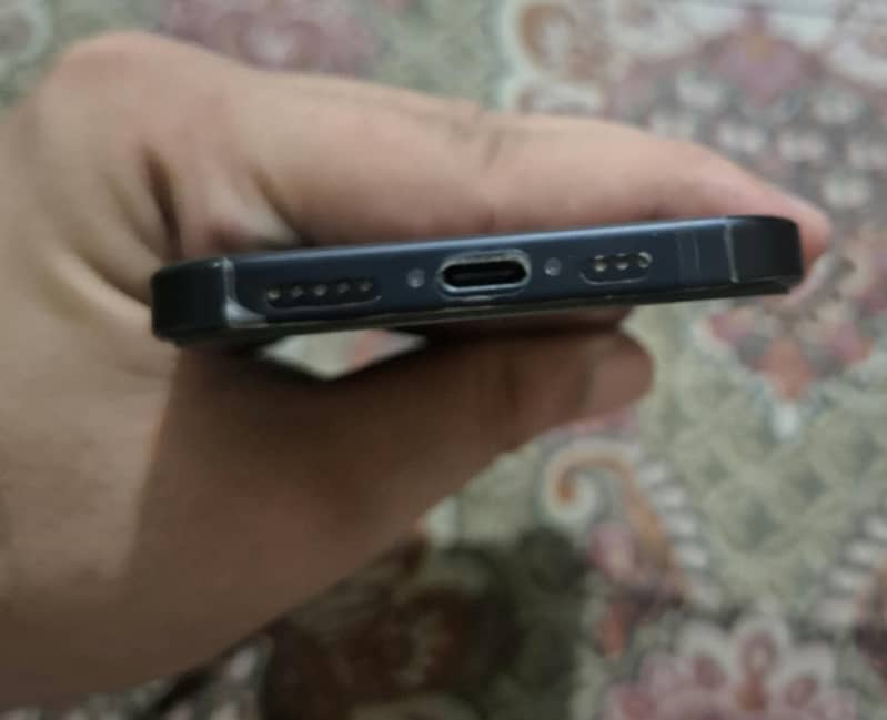 Apple iPhone 15 4
