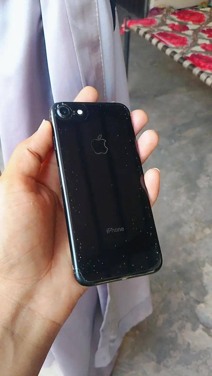 Apple iPhone 7 1