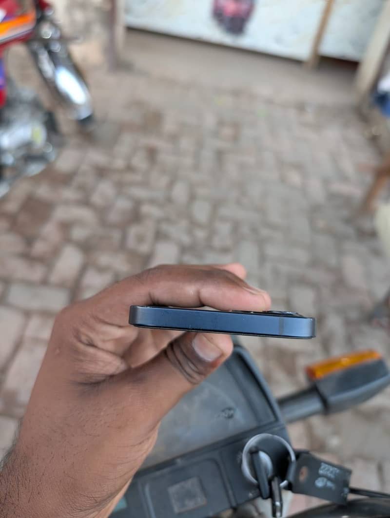 Apple iPhone 12 4