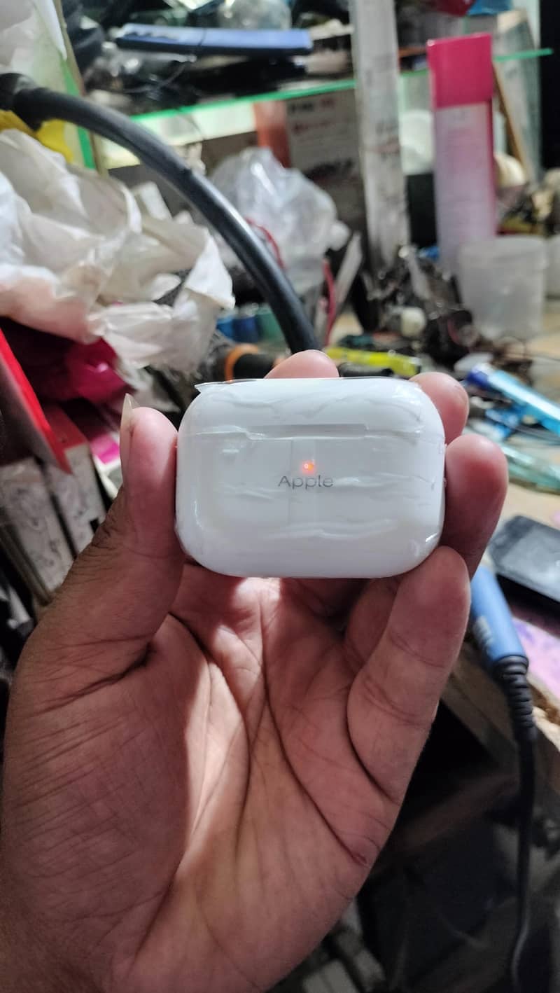 apple earbud  2