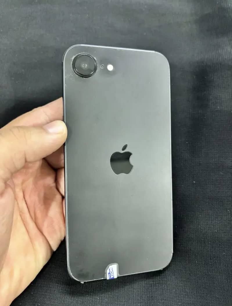 Apple iPhone 16e 0