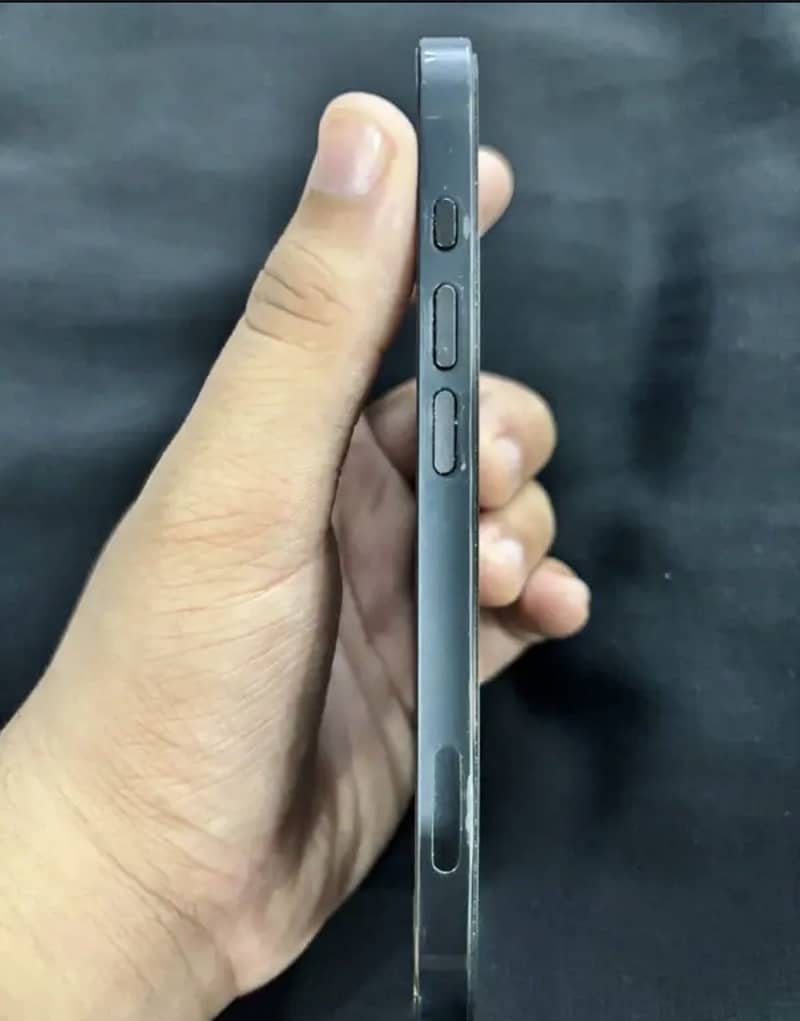 Apple iPhone 16e 2