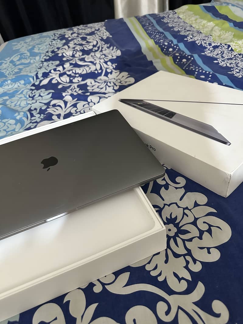 MacBook Pro i9 - gaming, developer 2