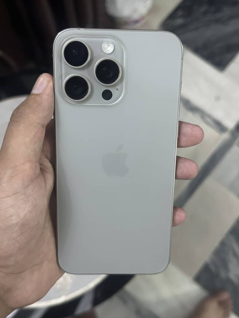 Apple iPhone 15 Pro Max 0
