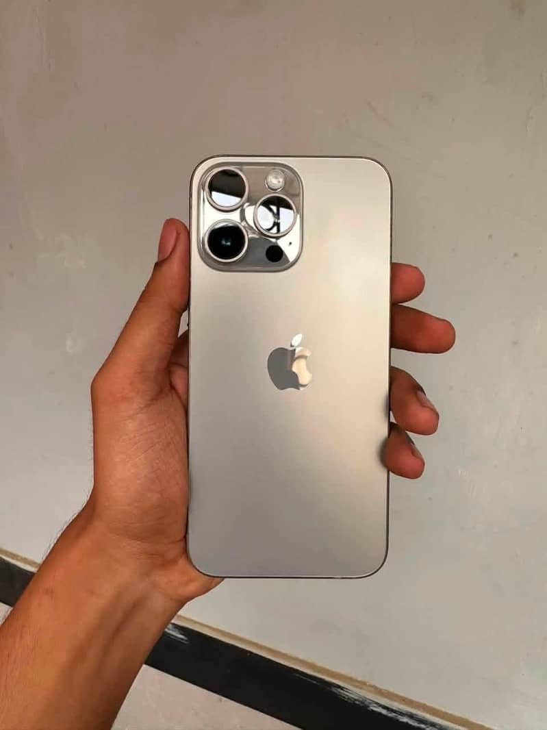Apple iPhone 15 Pro Max 0